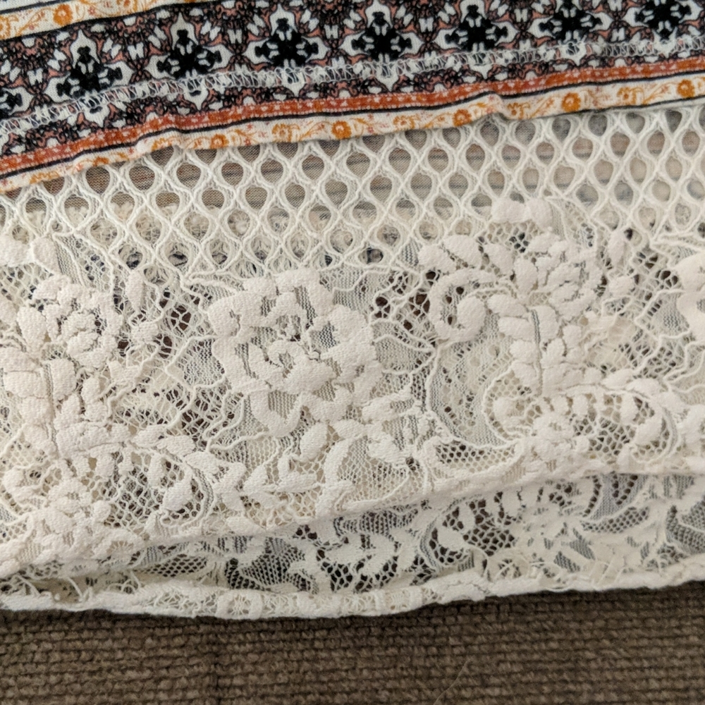 Patterned top - Picture 3 of 3